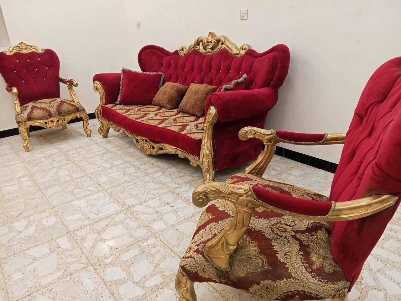 تخم زان تركي عشر مقاعد نضيف جدا   العنوان بغداد تواصل على رقم *********** اتصال او تساب متواجد
