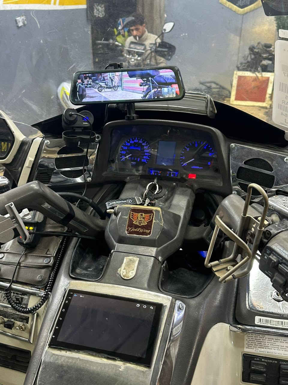 سلام عليكم كولدن مديل 1989 دراجه حلوه مراتبه كفاله مابيه اي نقص جمات بك كله شغال كامره اماميه خلفيه راقم بغداد تحويل هزه جديده مكان بغداد السيديه *********** السعر 35 بيه مجال عليه ادامه كامله
