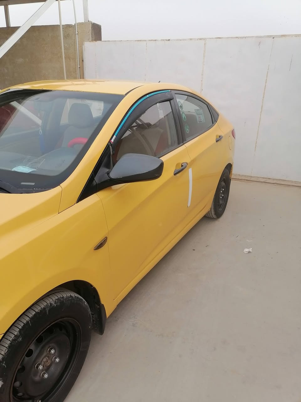 اكسنت خليجي موديل 2012
السيارة محرك 1600 كير ومكينه خير من الله  
السيارة بأسمي مشروع وطني.
 السعر 80 وبيها مجال 
عنواني :واسط مركز المدينه 
للأتصال ***********
