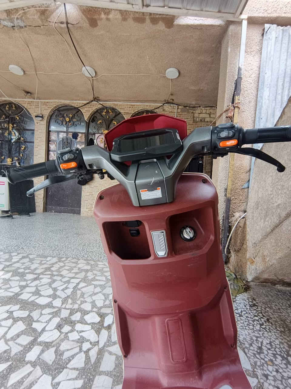 دراجه شحن ريان وحش الكون لون حليبي مواصفاتها: اخذتها بواحد وميه وخمسين وقفلها واحد وخمسين + اي عطل مابيها+ صارلها ٤ اشهر مستعمله
نضامها vip
 بيها نضام الرجوع للخلف
تشغيل بصمه عن بعد
لايت عالي ناصي زنون اصلي
هورن سيدان
دبلات غاز 
ست بطاريات مسطره والبطاريات وكاله تفحصهن 
مرايات وياهن
صندوك بيها 
ملفها ٢٢٠٠
دبل اشاره
بريكات دسك
ثلاث نمر
تمشي ٨٥ الحقيقيه ٨٠
وتمشيك مسافه ٨٥ كيلو متر


**إذا كنت صاحب هذا الإعلان وتريد حذفه لأي سبب، رجاءا أرسل رسالة إلى الدعم الفني**