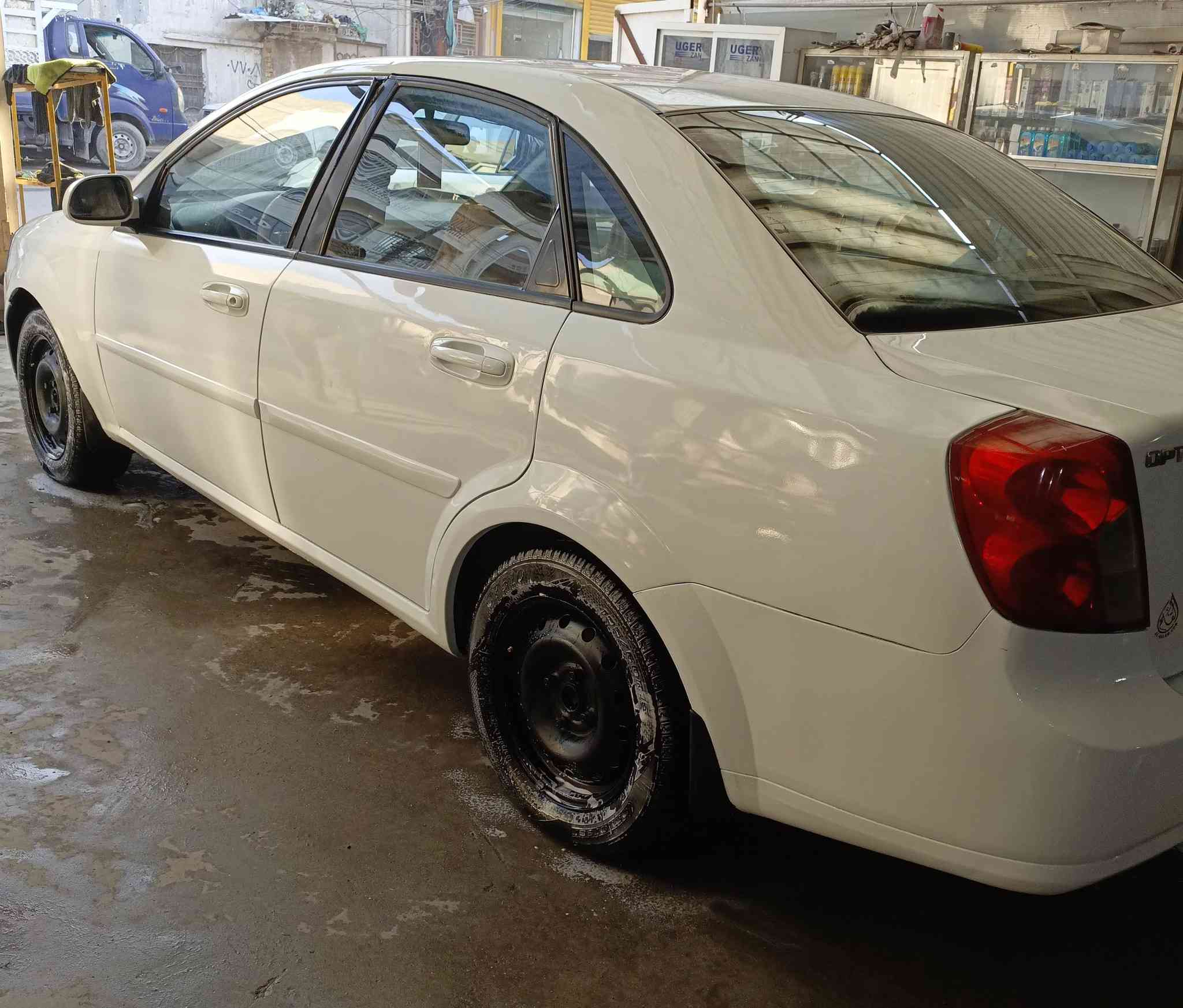 سلام عليكم
اوبترا 2011 شركه العامه بغداد اوتماتيك ماشيه 130 
 كير محرك كفاله
كهربائيات وغرفه على وضع الشركه 
 تبريد ثلج
صدر امامي خلفي جديد قبل سبوع سويته
تخم تاير جديد 
شاشه كامره 
تخم تاير جديد 
دوشمه
 شاصي و لغد و تكمه  و قماره كفاله بيهه قطع صبغ بدون حادث اثر شخوط وطخات بصيطه سياره حلوه تجي وتشوف بعينك ترايهه وين متريد رايدهه 82 بيهه مجال قليل مكاني بغداد الكريعات *********** الشراي يتصل
