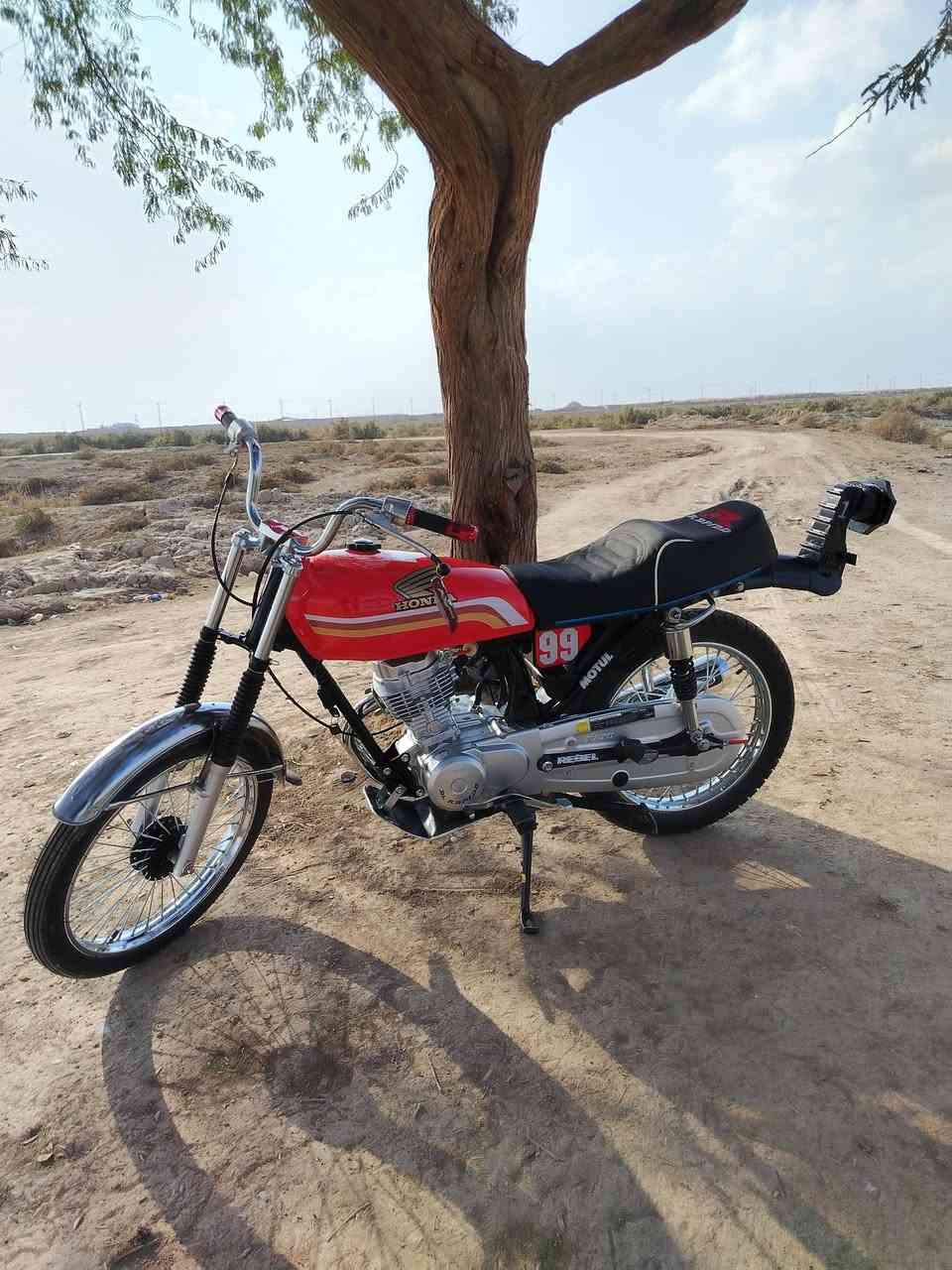 اسلام عليكم دراجه للبيع صارلهه اسبوعين من كملت من اتعمير أوراق اسكنر دراجه احله من اصوره كلشي ماناقصهه)( سعر850 قفل🙅) مكاني ابو الخصيب وهاذه رقمي ***********) ولمو شراي لا يرسلني لو يخابو
