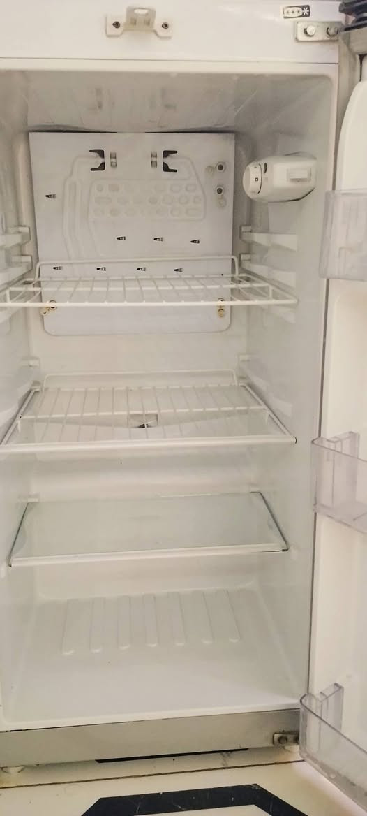 ثلاجه للبيع نضيفه كولش اريدهه ب200وبيهه مجال بس نقصهه ليك
وتشتغل ع جهاز توقيت


**إذا كنت صاحب هذا الإعلان وتريد حذفه لأي سبب، رجاءا أرسل رسالة إلى الدعم الفني**
