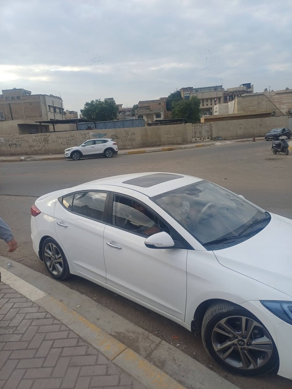 سلام عليكم  هوانداي النترا البيع  موديل 2018 خليجي  مكفوله كفاله عامه 
محرك 2000 دوش 
محرك وگير مكفولات كفاله عامه  
ماشيه 181الف 
ارقم اربيل  سياره مكانه بغداد  شارع فلسطين  
سعر 150وبيه مجال 
***********التواصل وباقي الموصفات معروفه
