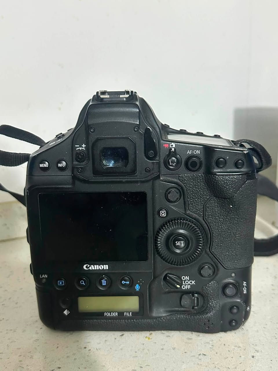 1dx mark iii
وان دي اكس مارك ثري 
مع جميع الملحقات 
والكارتون الاصلي 
(بيع فقط،مستعجل) 
للاستفسار التواصل على الخاص او الاتصال على الرقم 
***********
