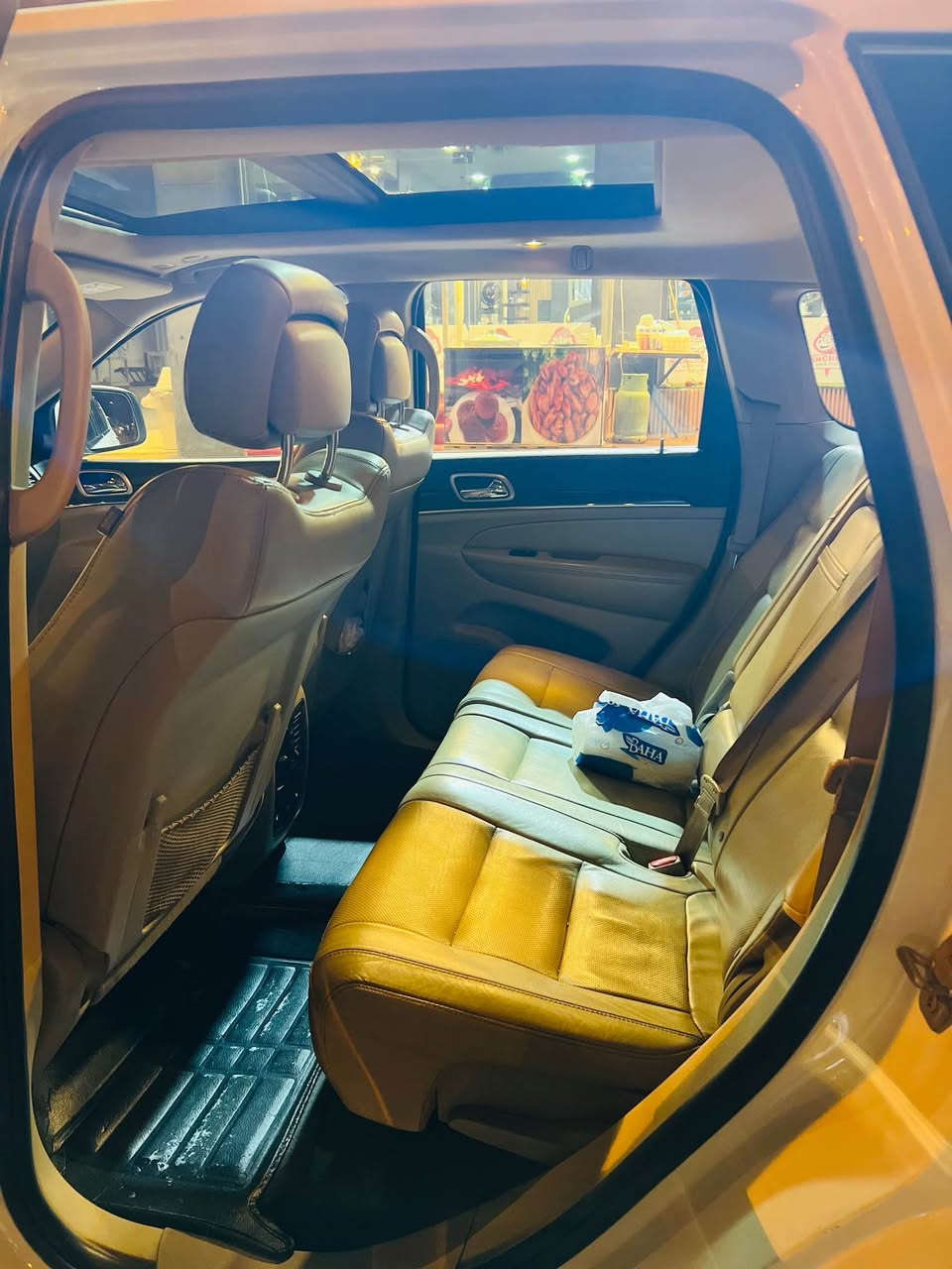 جئب گراند شيروكي مواسفات لميتد فول فول
2018 خليجي شريكه هارليم پانوراما به سمه و شغال سندوق شفت دبل اكسل5 مود لي خورين 
كوشن كاره با و سارد و گه رم كوشن خه زن رادار 
گئر و مه كينه به شه رت 5 پارچه و نيو بوياغه بي ژوري بي ارباك ته نها په مپه سياره كي زور جوانه به ناوي خومانه سه نه وي ره قم نويه 119 هه زار رويشتووه 
*********** أربيل, العراق
