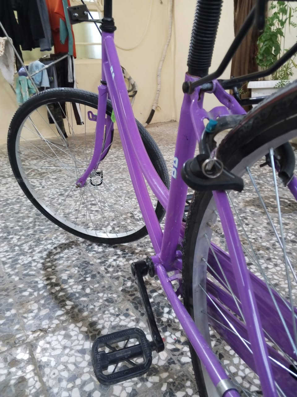 سلام عليكم باسكل للبيع الباسكل كامل برغي 🔩 ماعوزه بس جاملغات مابي سعر 80وبي مجال موديل 22الرقم ***********
