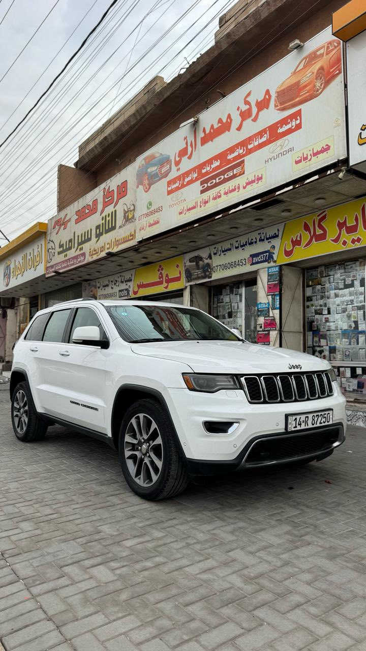 السلام عليكم جيب كراند شيروكي grand cheeokee  موديل 2018 خليجي سياره مكفوله كفاله عامه ما عده بارد بسيط جدا والباقي كله كفاله عامه مواصفات الثلاثه شاشات سيارة ماشيه 144
رقم 📞***********
معروفه المواصفات لمتد
محرك 3600
بعد مواصفات سياره واحد على واحد فول فول فول سياره رقم بصرة الرقم الجديد هزة وسنوية جديدة كله جديد بسمي تحويل مباشر  مابي دينار مصرف احله من صور مكان سياره البصرة
سيارة عليه تعديل مصروف عليه كلش هواي 
كار بلي الأصلي شادله
داش كام تصوير امامي خلفي تسجيل كامرة للسيارة. فايبر كاربون اسود بلاك لماع لليدات والمرايه الجانبية. كذالك الشباك الامامي فايبر كاربون بلاك اسود.  لحية اماميه واجنحه خلفية. مع دوسات جانبيه عند النزول. فجوج لون احمر حراري
  شراي يخابر ***********
