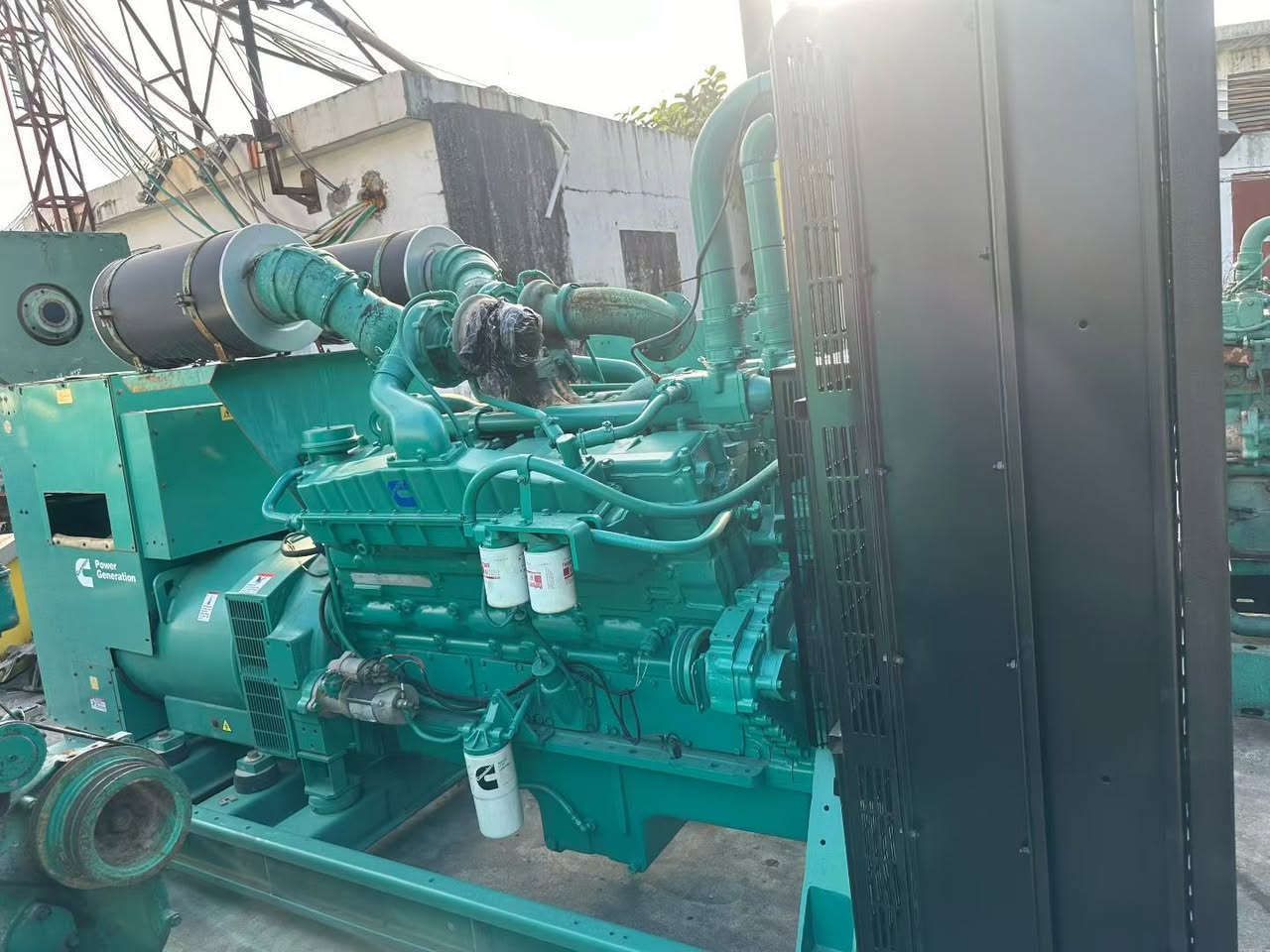 Cummins VT28-G5 
706KVA


**إذا كنت صاحب هذا الإعلان وتريد حذفه لأي سبب، رجاءا أرسل رسالة إلى الدعم الفني**