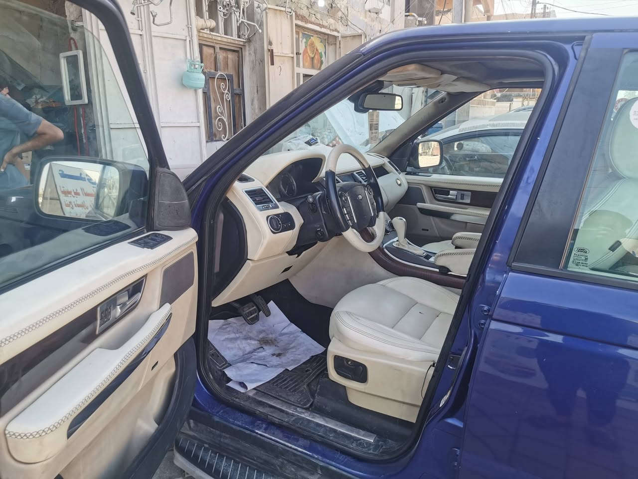 السلام علیکم رانج مميز بنفسجي
السعر فقط170 ورقه وبيها مجال
للبيع او مراوسه رانج SPORT
السيارة 
موديل 2011 لو مميز بنفسجي 2 ابغداد بس هذه اللون
محرك 8 سلندر العادي المرغوب  
السيارة فول فول مواصفات
فتحة - كشن جلد - كشن كهربائى - كشن خزن - شاشة - حساس - ثلاجة - - لايتات ليد - سماعة 🔊 HARMAN KARDON   سكان ڤوليوم - تحديد سرعة - دواخل ابيض عسلي مميز
گير محرك بلادي رقم سنوية جديد 
سياره جاهزه وحلوه  مكان السياره بغداد الشراي يتصل ع الرقم  وخادم اني
***********
