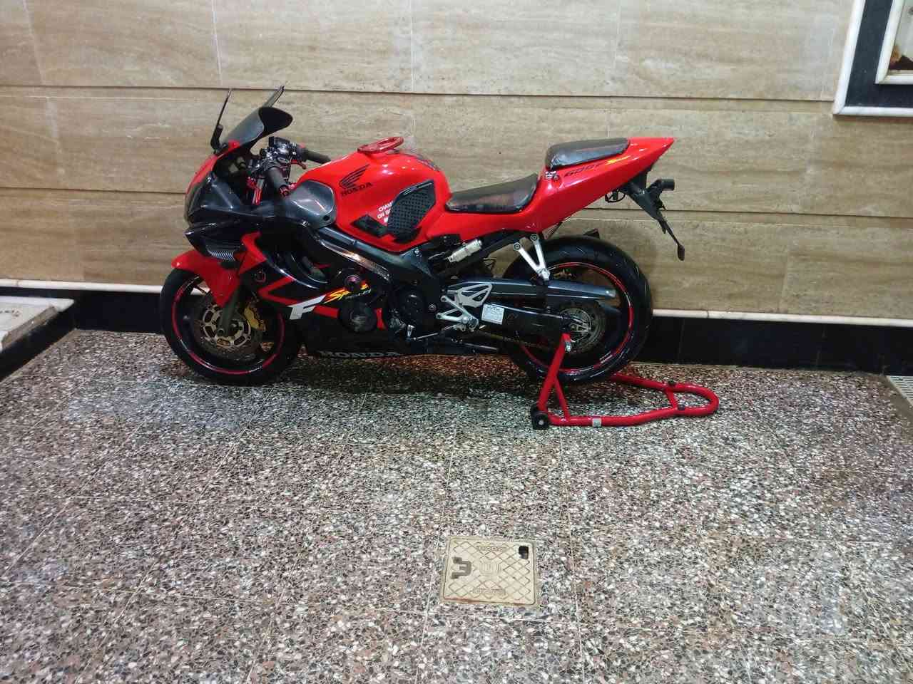 سلام عليكم حبايبي هوندا افوراي موديل 4 الدرجة كفاله عامه ماشيه 34دراجه كلش نضيفه اوراق أصولي شراي يتصل***********
