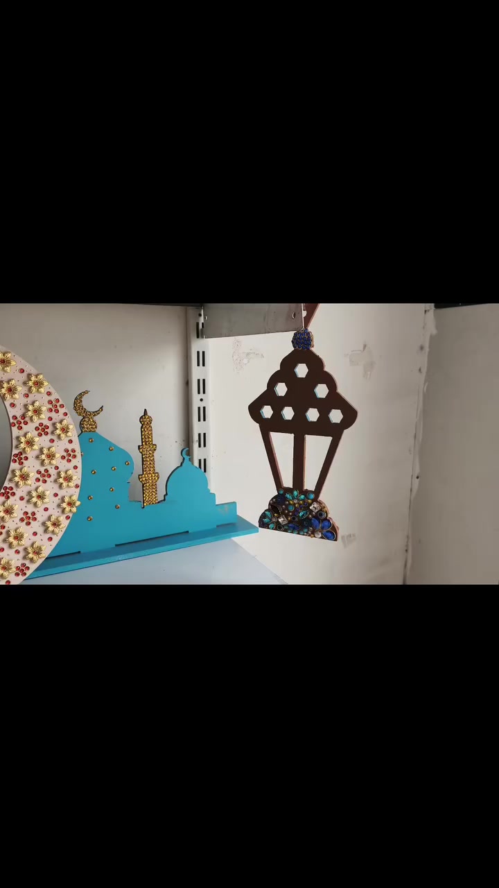 تتوفر اعمال لشهر رمضان صناعة يدوية احترافية .. في مكتبة دارين (الزيتون ) باسعار مناسبة .. متواجدون لخدمتكم من ساعة (٩صباحاً الى ١ ظهراً ) و من ساعة ( ٣ عصراً الى ٨ مسائاً ) طباعة واستنساخ و سحب صور .. تتوفر لدينا جميع الملازم والكتب لجميع المراحل .. للطلب والاستفسار اتصال على رقم وتساب (***********)
