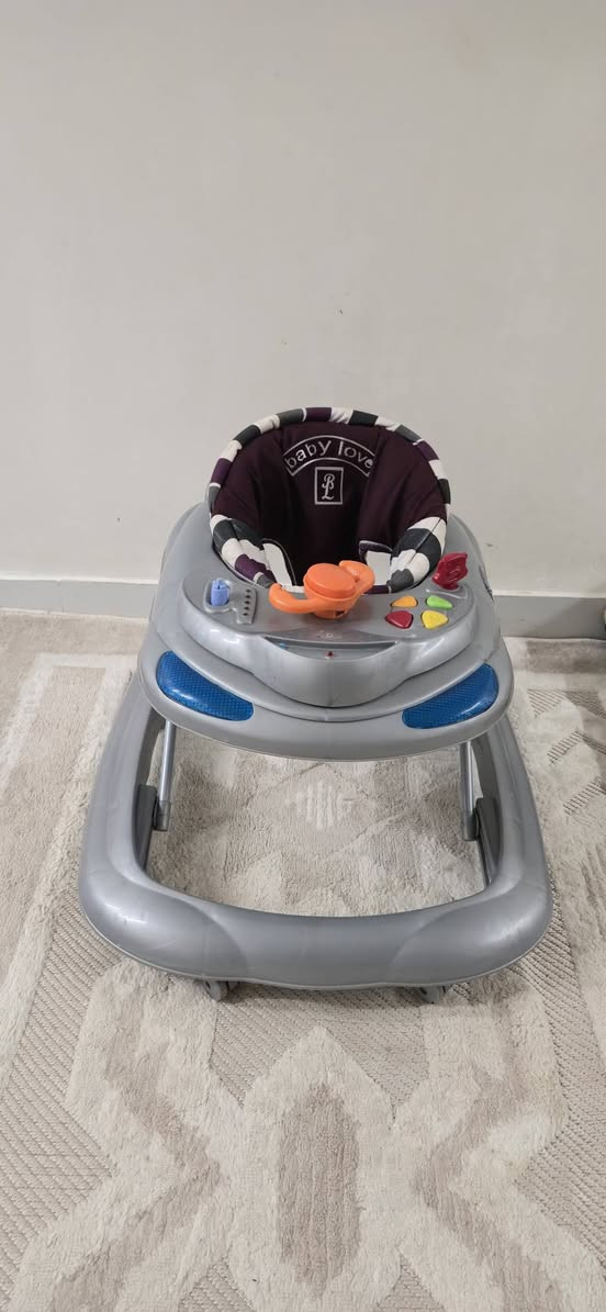 حجلة ب25 نظيفة 
هزاز طفل ب10
واتساب 
***********
