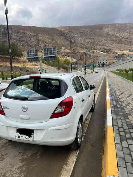 ئوبيل ٢٠١٤  فول عادي  گير عادية بي سبوغ  بي ليدران
تةنها يةك دوو پةلةي هةية  
 بةشةرت  مةكينة گير  
سعر ٦٥ مةجاليكي كةم 
***********
***********
*********** سوران
