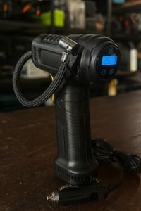 منفاخ احترافي • قابل للشحن • شاشة إلكترونية