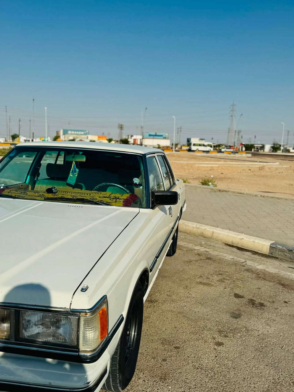 السلام عليكم للبيع سوبر كروان مديل 1982سياره على وضع الشركه محرك كير ابلاد سياره كلها ابلاد بسمي تحويل ثاني يوم مشروع وطني والسعر 75والعنوان البصرة رقم الهاتف ***********
