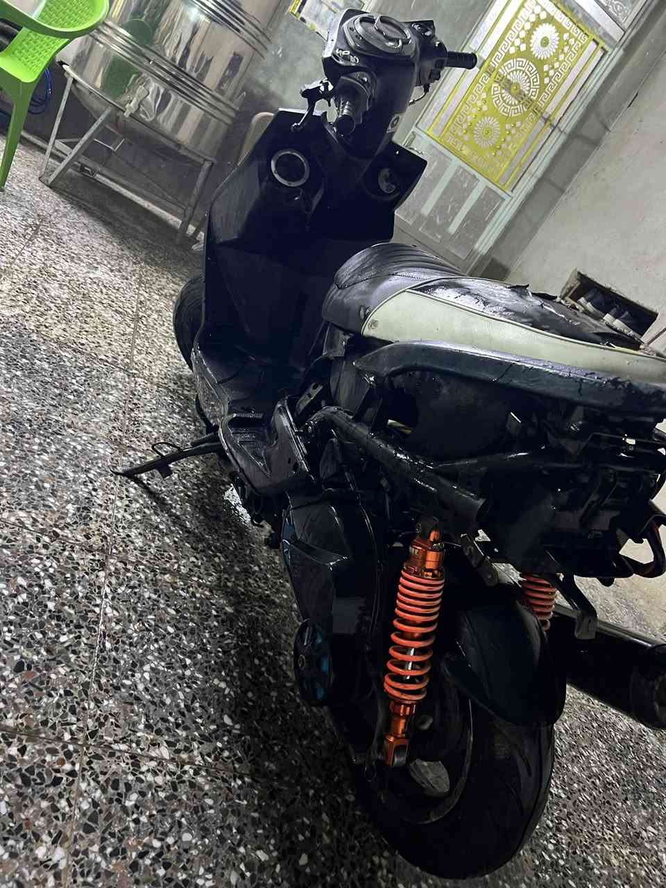 السلام عليكم سكنس فحل دراجه قويه مكينه 58 ونص تشك الكاع و بيهه باتري جديد تاير خلفي جديد كلجات رياضي الدراجه تخبل كاسره رنك فقط + كفراتهه موجوده كامله  السعر 300 وبيهه مجال رقم *********** واتساب و رصيد موجود مكاني بغداد شارع ألجزيره السياحيه
