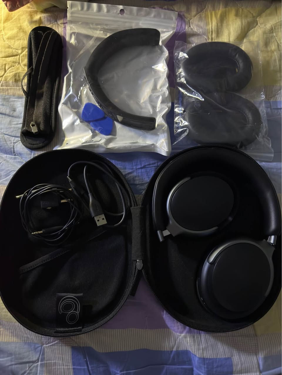 سماعه Bose qc ultra 
كامل غراضها عدا الكارتونه ضايعه
وياها سيت كامل مخاد الفوك ومال الاذان ويه ادواتهن
وبيها طخه خفيفه فوك 

السعر 260 وبيها مجال
الرقم ***********
مكاني بغداد الشعب بغداد, العراق
