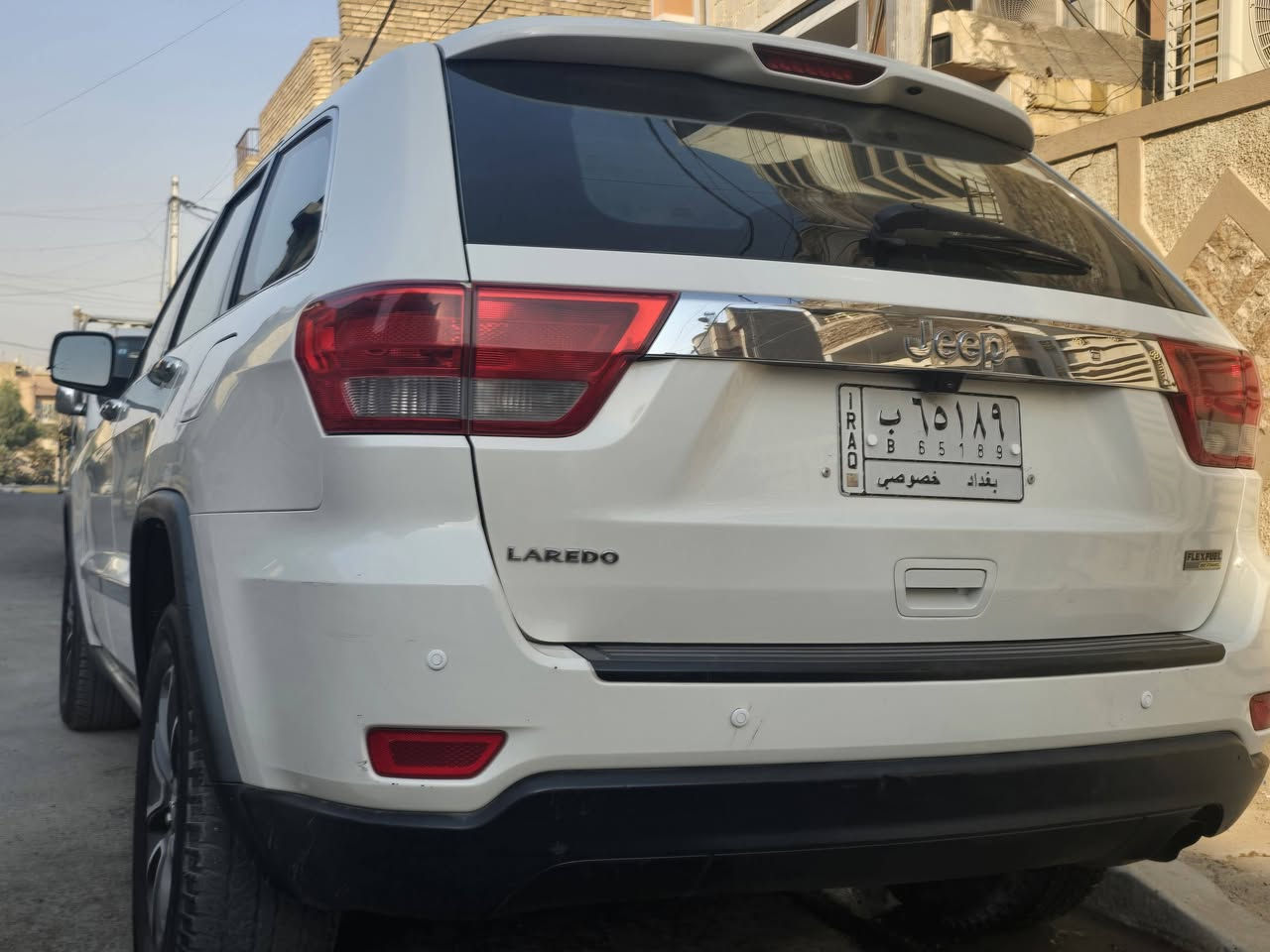 السلام عليكم اخوان جيب لاريدو موديل 2011 للبيع  ضررها شاملغ عكس السائق و شويه بالباب  ما بيها ايرباك  السعر 157 
مكان السياره بغداد الغزاليه 
رقم التواصل واتس اب ***********
