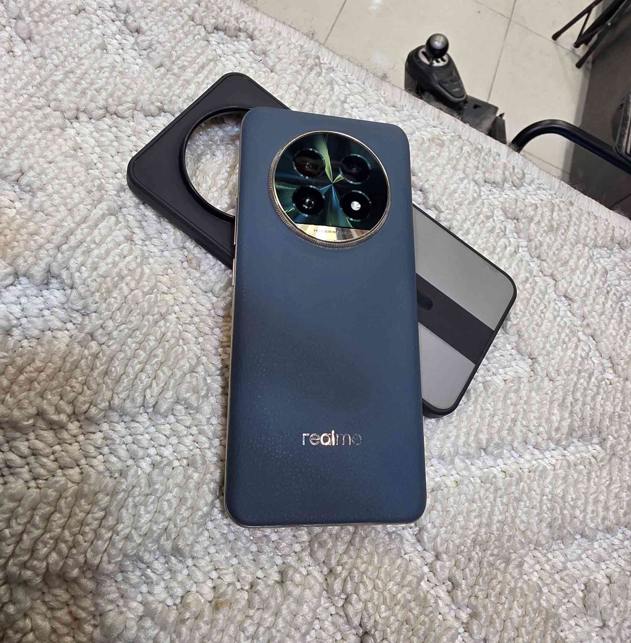 Realme 13 Pro Plus
المعالج: يأتي الهاتف بمعالج Snapdragon 7s Gen 2 ثماني النواة، وهو معالج قوي  المهام، سواء كانت الألعاب الثقيلة 
الذاكرة والتخزين:  والتخزين، مع دعم يصل إلى 12 جيجابايت من ذاكرة الوصول العشوائي و 512 جيجابايت من التخزين 

البطارية: يزود الهاتف ببطارية بسعة 5200 مللي أمبير، مما يوفر عمر بطارية طويل يدوم طوال اليوم. الشحن: يدعم الهاتف شحن سريع بقدرة 80 وات، مما يسمح بشحن البطارية بالكامل في وقت قصير جدًا.
الميزات الأخرى


**إذا كنت صاحب هذا الإعلان وتريد حذفه لأي سبب، رجاءا أرسل رسالة إلى الدعم الفني**