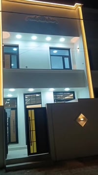 عندي بيت للبيع شارع 30 الملاعب شارع جاكوج البيت بناء حديث الواجه 5متر ...