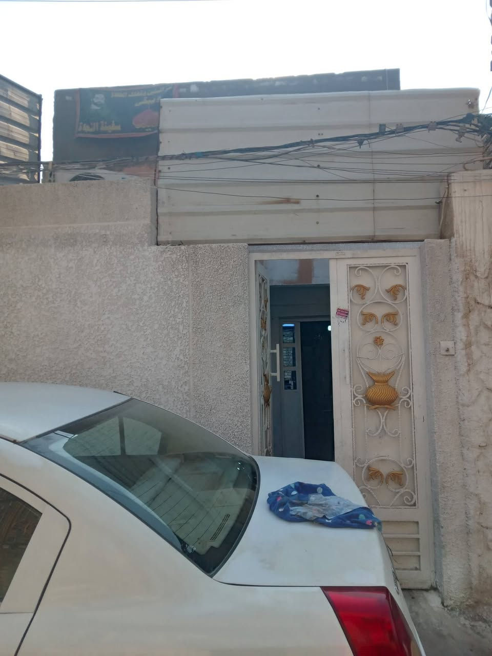 السلام عليكم اعيد النشر بسبب الوعود الكاذبة بيت ٨٠متر للبيع بشعلة قطاع ١٢للبيع طابو صرف سند بسمي البيت عكادة طابق ونص كامل من كهرباء وماء ومجاري للتواصل بي واتساب ***********
