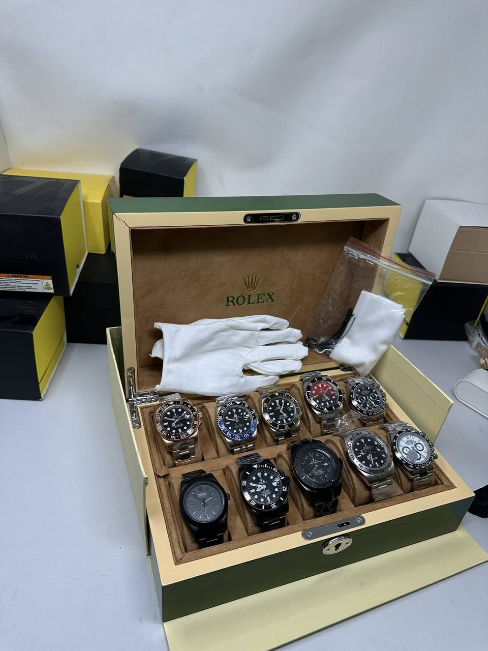 متوفر بوكس رولكس
اوتوماتيك
 قطع امزون ماستر وسوبر ماستر
جديد غير مستخدم 
كل قطعه وسعرها


**إذا كنت صاحب هذا الإعلان وتريد حذفه لأي سبب، رجاءا أرسل رسالة إلى الدعم الفني**