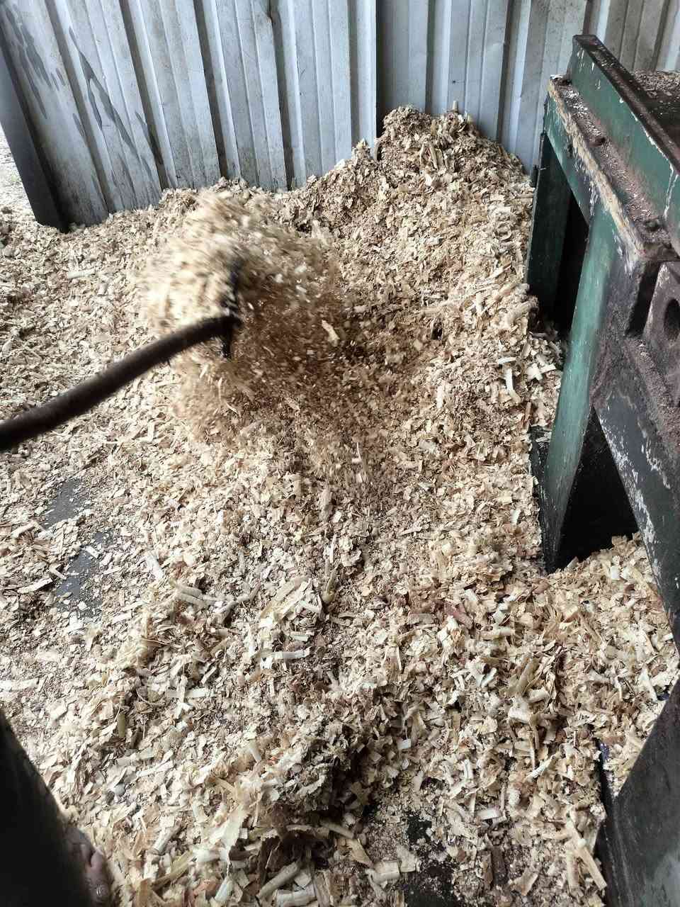 يوجد نشاره الحقول والمعامل الدجاج
وفحم ايضن وخشب بسعار مناسبه مستعدين التجهيز 
التواصل***********
***********
