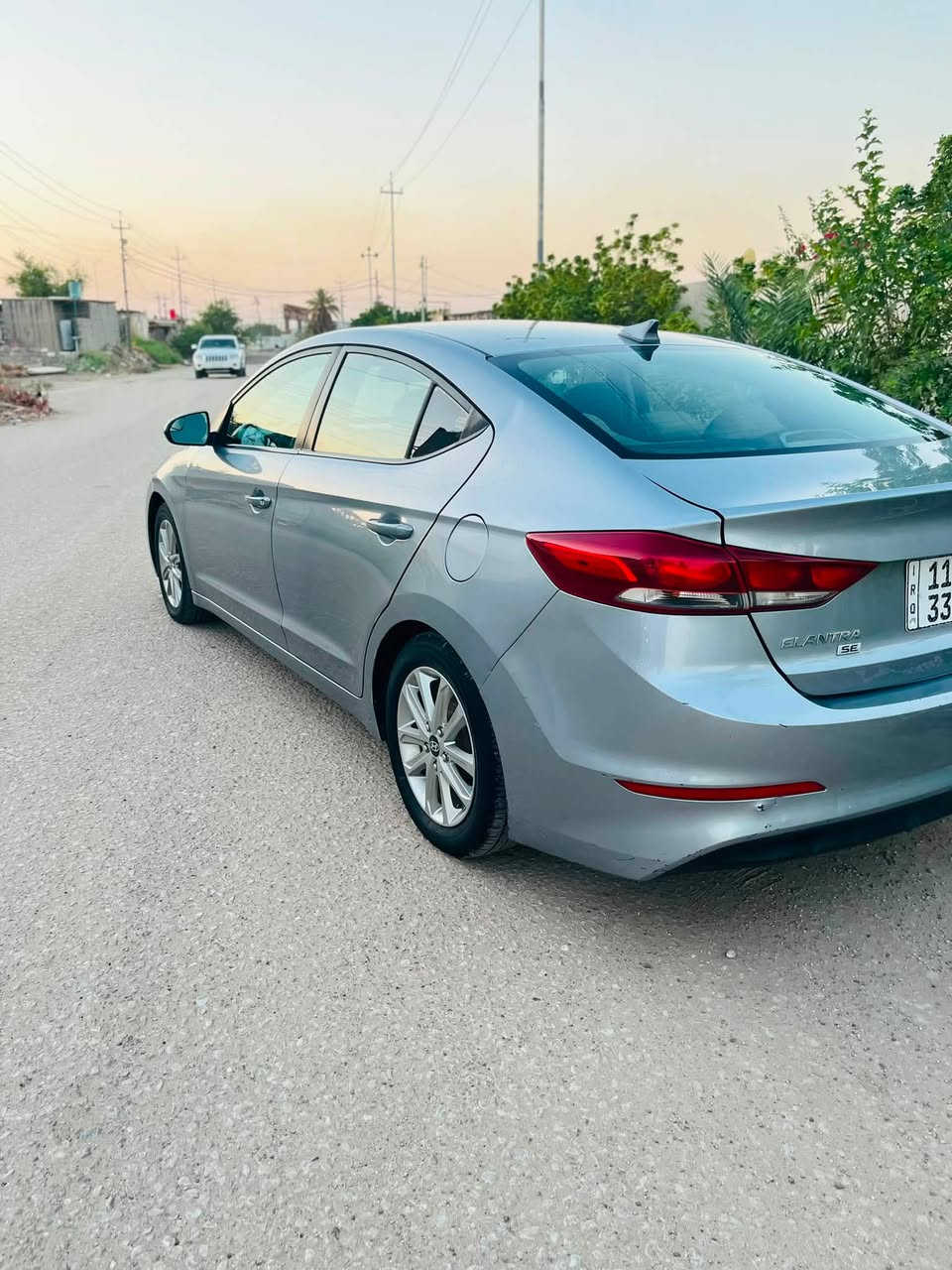 السلام عليكم ورحمة من رخصه الادمن للبيع هونداي النترا موديل ٢٠١٧ السياره امريكيه حادثه من امريكي جاملغ وبنيد وباب السايق والباب الخلفي سونار مرفق بل نش  شواصي وتكم وحوض وقماره مكفولات كير ومكينه وحداديه وتخم تاير وتبريد مكفولات رقم بغداد انكليزي بسمي هزه وسنويه ولوحات جدد مكينه ٢٠٠٠ مكفوله من الصوت والبخار والتنقيص السياره ماشيه ١٩٠ 
السعر ٩٧وبيه مجال 
مكان السياره بابل  قريه الفنديه مقابل بانزين خانه الفنديه 
الهاتف ***********///// واتساب ***********
