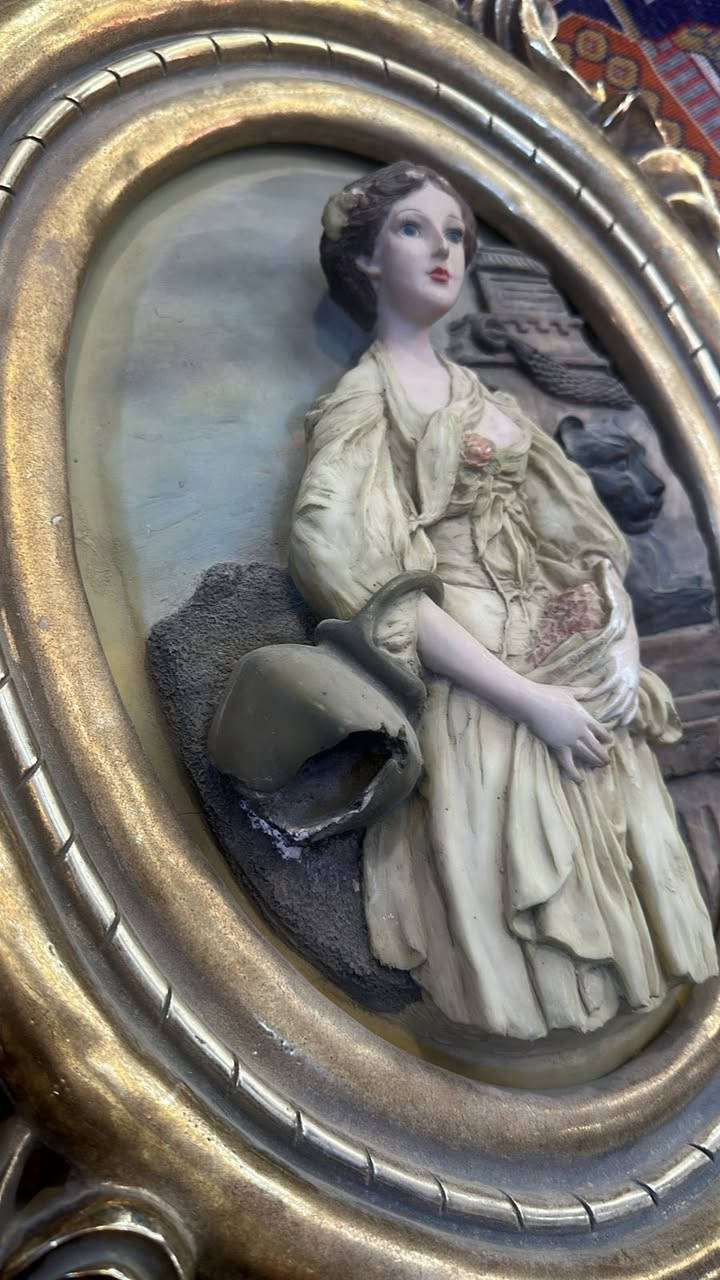 لوحه عتيقه  قياس 80 سانتيم والوزن 12 كيلو  قديمه كلش. بنظام بارز. ملاحضه هاذ مو ضرر انما القطعه هيج ديكورها


**إذا كنت صاحب هذا الإعلان وتريد حذفه لأي سبب، رجاءا أرسل رسالة إلى الدعم الفني**