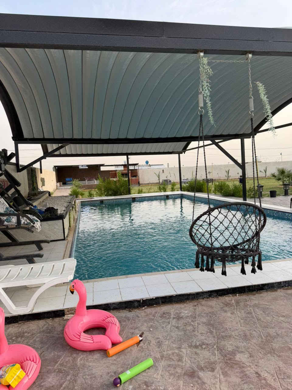 مزرعة بأبو غريب
مجهزة بالكامل لتنال رضاكم 🤍 
مسبح كبير 🏊 
بليارد 🎱
منضدة 🏓
العاب للاطفال زحليكه 🛝  و مراجيح   
قاعة كبيره تناسب اقامة حفلات و اجواء جميله
حديقه كبير تنفع لاكثر من نشاط 😍❤
و كراج كبير للسيارات
و العديد من التفاصيل الفخمة
للحجز المراسله على الواتس
***********
