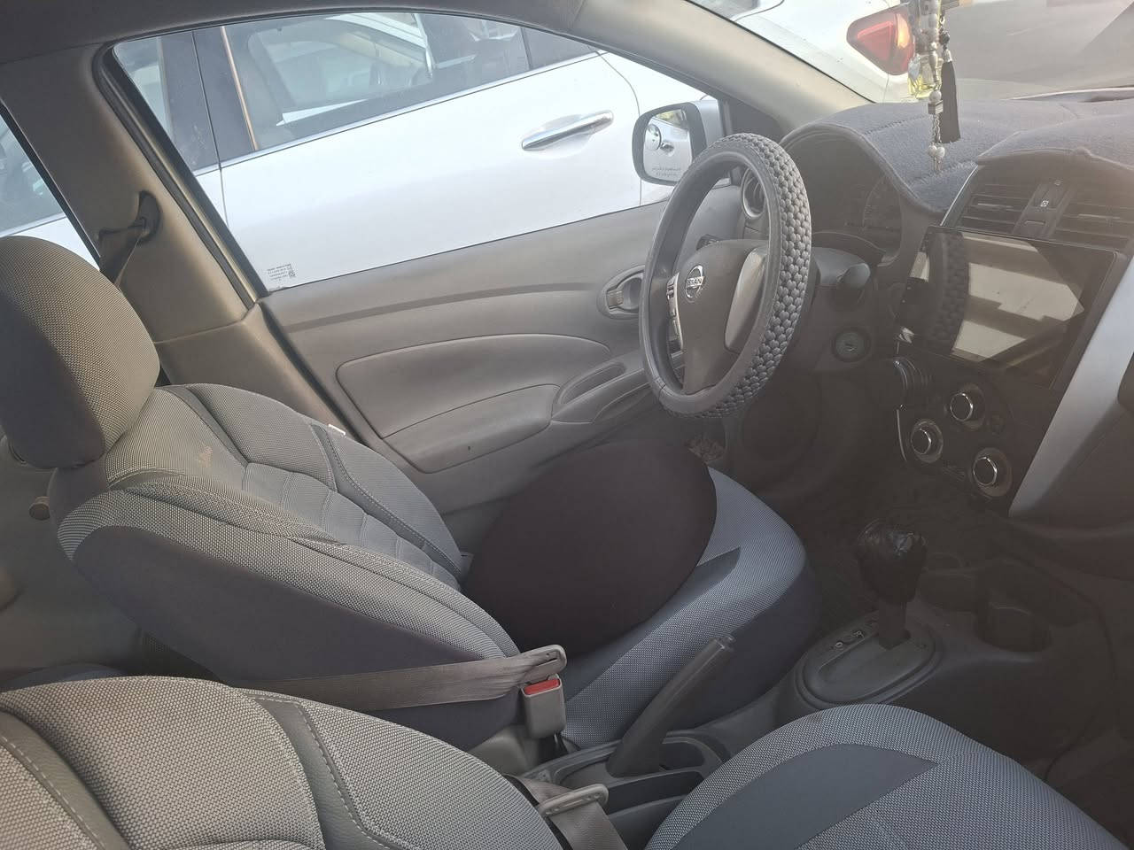 السلام عليكم نيسان صني خليجي موديل ٢٠١٩ بيهه صبغ بسبب الجراد من غير ضربه ولا دواخل نهائيا 
العنوان بسمايه السعر ٩٥ 
رقم الهاتف *********** اتصل فقط 
رقم الهاتف *********** واتساب فقط 
ويوجد سونار ع الواتساب
