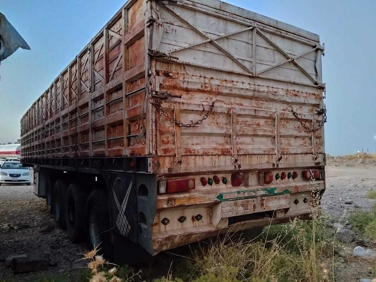 للبيع عربانه الطول 12وربع شاصي 14محلي 
اربع دناكير براد14 الماني جادر شتوي مع العربانه 
تواير نص عمر مطبخ ثلاجه وصناديق2
السعر 70 وبيها مجال للتواصل الاتصال
***********
***********
مكلف بالنشر

