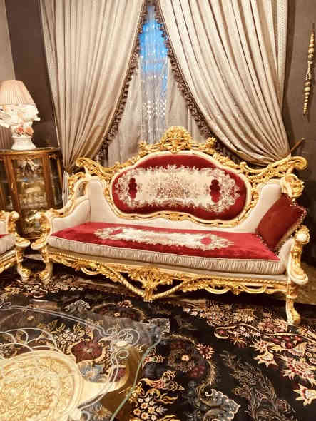 تخم زان مصري درجة أولى خشب روماني احمر مطعم ورق ذهب حفر ١٠ مقاعد ضخم***********
