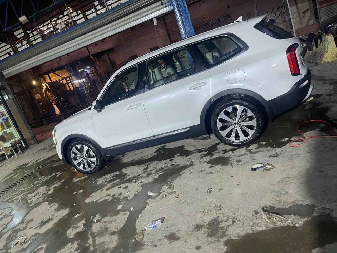 كيا تيلورايد (2020) – فئة EX🤍🔥
خليجي🇰🇼

🚗 محرك 6 سلندر
👨‍👩‍👧‍👦 7 راكب
❄️ تبريد مركزي منفصل
🔑 بصمة تشغيل
🔥❄️ كشنات تدفئة وتبريد
⚡ صندوق كهرباء
🧊 تبريد كشنات بردات جانبية
🪑 داخل أبيض جلد ترحيب ليزري
🪞 مرايات شفط حساس اصطدام أمامي وخلفي
🪟 جام أوتو رادار جانبي وأمامي
📷 شاشة كاميرا
📱 شحن لاسلكي
🌞 فتحة سقف بانوراما
🛞 ويل ملكي حجم 20 إنج
⚙️ 7 وضعيات قيادة
🚙 فور ويل رباعي الدفع
🔊 نظام صوت هارمن كاردن أفقي

🎨 بيها قطعتين صبغ
🛠️ بارد PDR باب السائق
🛠️ بارد خفيف بالجاملغ الأمامي
السعر 250 وبيه مجال بسيط 

 مكان تواجد السيارة: بابل
رقم صاحب السيارة:
***********
***********
