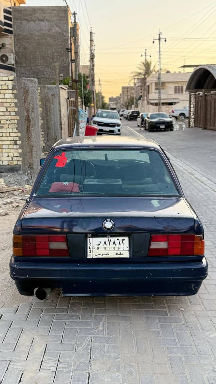 السلام عليكم
حبايب الحلوة للبيع زعرة 318 
السيارة موديل ٩١ محرك ٤ سلندر ١٨٠٠ دا امشي وحجارة مشفتهة وفلشت الكيس مال دهن مالتهة 
السيارة للبيع على وضعهة السيارة من ناحية كهربائيات كاملة وكلشي اوكي 
الجامات جوبي عدا مال صدر كهرباء السيارة رقم بغداد تحويل مباشر 
السعر على وضعهة ٣٠ ورقة وفدوة لگلبكم جماعة ٢٥ ٢٦ ٢٧ احسبوا نفسكم مشفتوا البوست مكان السيارة السيدية 
*********** بغداد, العراق
