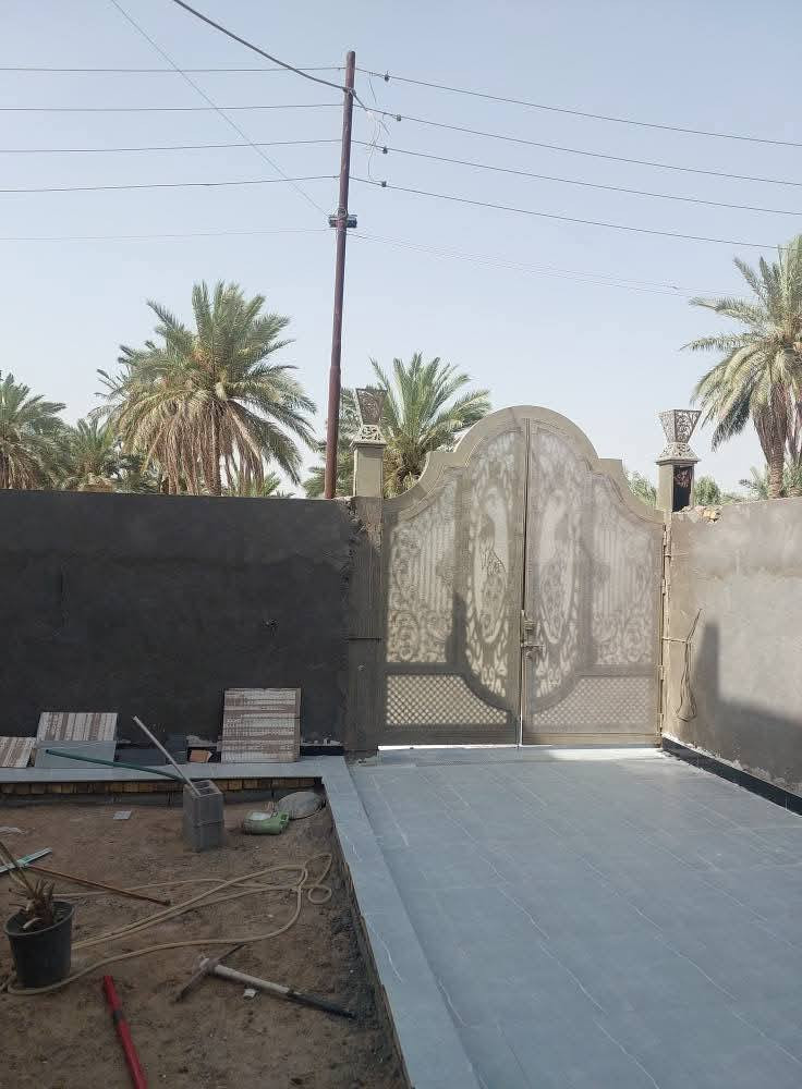 دار  للبيع في الناصريه طابقين بناء حديث( ٢٠٢٥-٢٠٢٤)
مساحته( ٦٠٠ متر) 
واجهه (١٧/٥×٣٥ م) 
طابو اسهم _الشارع السياحي _ بين مدرسه الواثق وفلكه الدله _ شارع الرسول الاعظم (صلى الله عليه وآله وسلم) 
المشتملات: 
الطابق الاول: 
١- استقبال معزولة مساحه (١٥×٦ م) 
مع صحيات عدد (٢)تحتاج تطبيق ارضيه فقط علما ان مادة البورسلين موجوده.. 
٢- صاله استقبال مساحته (٥×٥ م) 
٣- صالة عائله( ٧/٥م ×٥م) مفتوحه على المطبخ البارد 
٤- مطبخ حار بارد 
٥- غرف نوم عدد (٢) احدهما سويت مع صحيات مشتركه.. شرقي غربي 
٦- حديقه خلفيه مساحه (١٨٥ م) مع حديقه اماميه.. 

الطابق الثاني: 
غرف نوم عدد (٤)ثلاثه نظام سويت.. 
السطح شتايگر مغلف بالفلين.. 
شارع (١٠ م) مع خدمات ماء وكهرباء ومجاري 
السعر (٢٧٥)
وبي مجال


**إذا كنت صاحب هذا الإعلان وتريد حذفه لأي سبب، رجاءا أرسل رسالة إلى الدعم الفني**