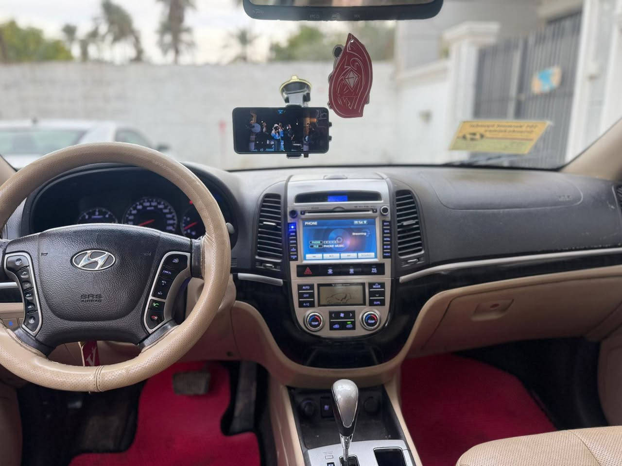 سلام عليكم
للبيع سيارة سنتافي 
موديل 2010 
مكينة كاز
بصمه 
كشنات تدفئه تبريد 
فتحه 
شاشة بلوتوث 
تبريد 3قطع 
حدادية مكينة جديد 
كصة جنطة 
سيارة نقل جثه 
رقم بغداد 
العنوان بغداد الدورة السعر 80💵
الرقم ***********
