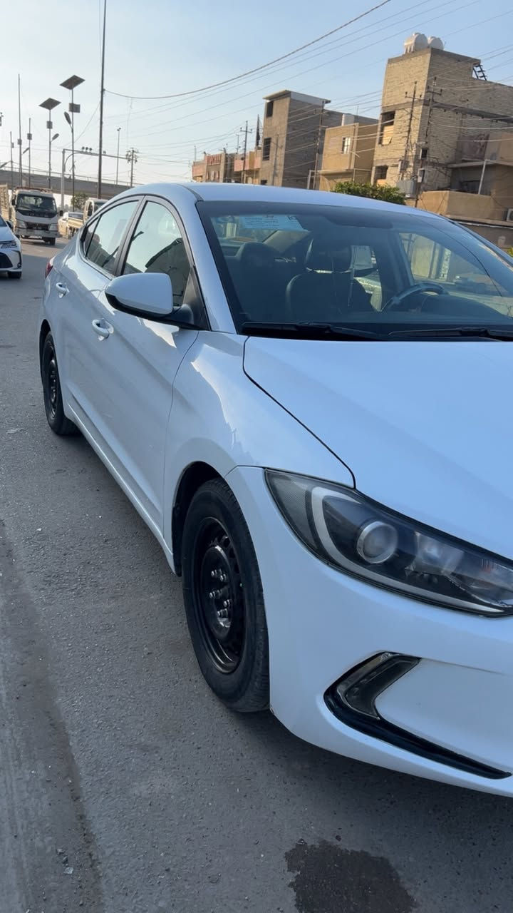 السلام عليكم 
النترا 2017 
امريكية 
حادث بنيد وجاملغ 
بدون دواخل شرط 
لا لغد ولا شاصي 
وبيها تكشير بسيط 
المكينة دوش 
كير At 
تبريد تختم تايرا 
حدادية نضيفة 
رقم بغداد الدولي بأسمي 
هزة وسنوية جديدة 
دوشمة كاملة 
وبيها بارد بسيط 
بالهلال الخلفي 
السعر 118 
وبيها مجال بسيط 
***********
