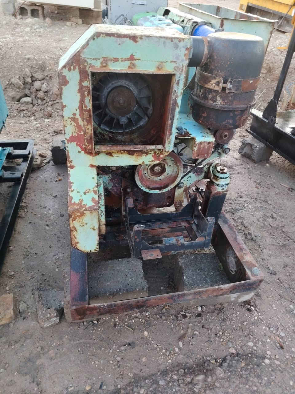 يتوفر لدينا دويس 4 بستم
45 كيفي فول ومكفول شرط الحمل والفحص والنضافه بلادي شاشه تشغيل نظام أوتو ويوجد تشغيل يدوي 
مولدات بخانه الزيرو كافه الأحجام موجود 
الاستفسار الاتصال ***********
***********
يوجد توصيل كافه المحافظات🚛
لسنا الوحيدين لكننا الأفضل 💯💯
