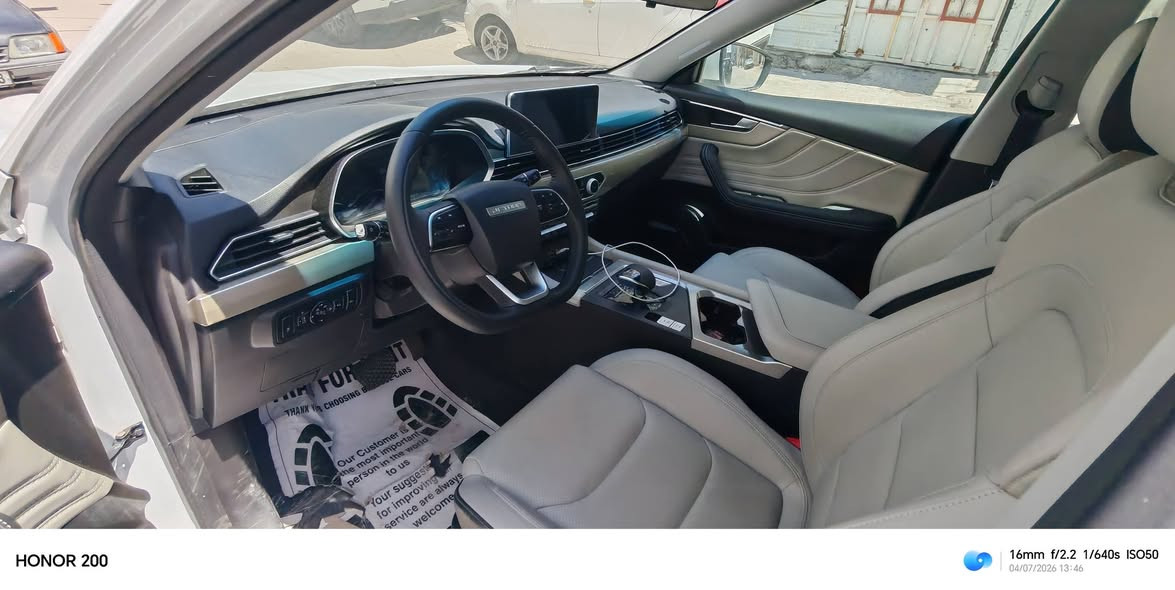 ⁨ جيتور X70 1.5L Luxury
‎الموديل: 2026 (خليجي)
‎العداد: 1100 كيلو متر
‎المحرك: 4 أسطوانات L1.5تيربو 156 حصان حقن م
‎ناقل الحركة: اوتوماتيكي دبل كلاتش من 6 سرعات
‎استهلاك الوقود: 7.8 لتر لكل 100 كم
‎الضمان الأساسي: 5 سنوات او 150,000 كم 
‎ضمان المحرك: 10 سنوات او 1،000،000 كم (أيهما اولا 
‎السعر:  25 مليون دينار عراقي وبي مجال

‎المواصفات 
‎* إطارات قياس 20 إنچ
‎* فتحة سقف بانوراما 
‎* الصندوق الكهربائي 
‎* مثبت سرعة 
‎* كاميرات 360 للرؤية المحيطية
‎*حساسات امامية وخلفية
‎ * شاشة عرض ترفيهية قياس 12.3 انج 
‎*شاشة عرض معلومات القيادة قياس 10.2 انج
‎*نظام صوتي من 8سماعات عالية الجودة
‎* نظام أبل كاربلاي وأندرويد أوتو لاسلكي
‎* شاحن هاتف لاسلكي سريع
‎*مقصورة الركاب من الجلد الفاخر 
‎*مقعد السائق كهربائي
‎*عدد صفوف المقاعد 3 (7 ركاب) 
‎*مصابيح أمامية و خلفية أوتوماتيكية ليد LED مع مصابيح نهارية
‎* المرايا الخارجية كهربائية و مدفئة مع خاصية التعتيم التلقائي
‎*ماسحات الزجاج الأمامي مع حساس للمطر
‎* دخول ذكي (بصمة) 
‎* خاصية إغلاق النوافذ وفتحة السقف عن بعد
‎*فلتر تنقية الهواء (N95)
‎*مسند الذراع الوسطي مع ثلاجة
‎ *انماط قيادة متعددة 
‎* وسائد هوائية امامية وجانبية
‎*نظام الفرامل اليديوية الأوتوماتيكي (Autohold)
‎*نظام التحكم بنزول المنحدرات
‎* نظام المساعدة لصعود المرتفعات
‎*نظام مراقية ضغط الاطارات
‎*نظام المكابح المانعة للانغلاق ABS
‎*نظام التحكم بالثبات ESC

لاستفسار يرجى الاتصال على الرقم:
***********
