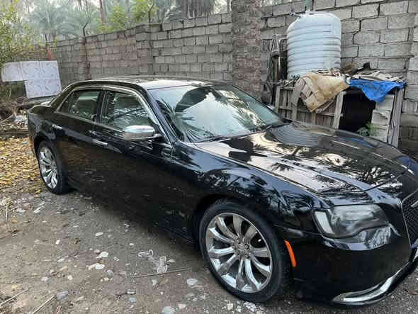 أوباما 2016
السعر موجود والمجال بسيط رجاءاً الي يخابر يعامل بالمعقول والي ميعجبة السعر يتمنالنة التوفيق 

 C300 بلاتينيوم كلين 2016
الموصفات:

رادار امامي
حساس امامي
حساس خلفي
حساس ماسحات للمطر
تشغيل عن بعد
اشاير بالمري
نقطة عمياء
مري قلاب
مثبت سرعة
كشن ذاكرة
بانوراما
بردة خلفية
كشنات امامي تدفئة تبريد
كشنات خلفي تدفئة
داخل بيجي
وباقي الموصفات معروفة كلشي بالاوباما موجود بيها عدا الشفتات
رقم الشاصي موجود وباقي التفاصيل بالخاص
بيها طخة اربع اصابع بالعراق موجود تعديل بارد بالصور
عداد المسافة 114.000mi
السعر 260$ 
موجود ماسنجر واتساب واذا تحب اتصل وتدلل
***********
مكان السيارة ديالى بعقوبة
