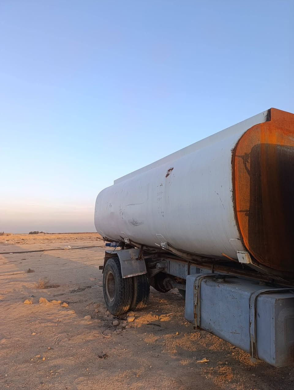 السلام عليكم تانكي للبيع حديد 4 ملم تفصال جديد الحموله 16 طن السعر 3 مليون لتواصل ***********
