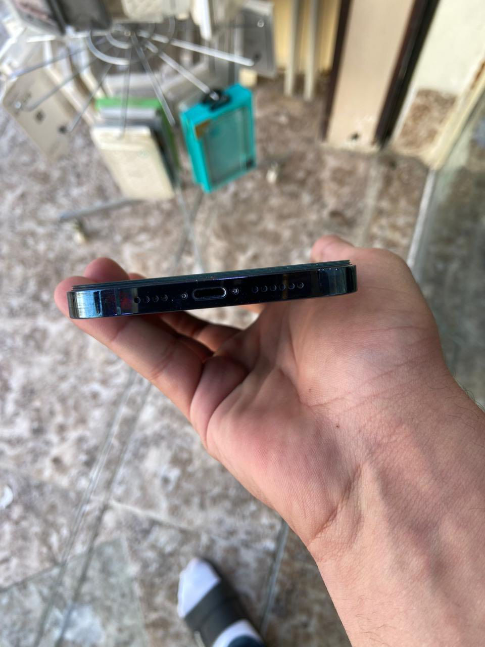 سلام عليكم ايفون 12 برو ماكس ذاكره 256 تك سيم مبدل شاشه اصليه  بطاريه 77 بلاد ***********
