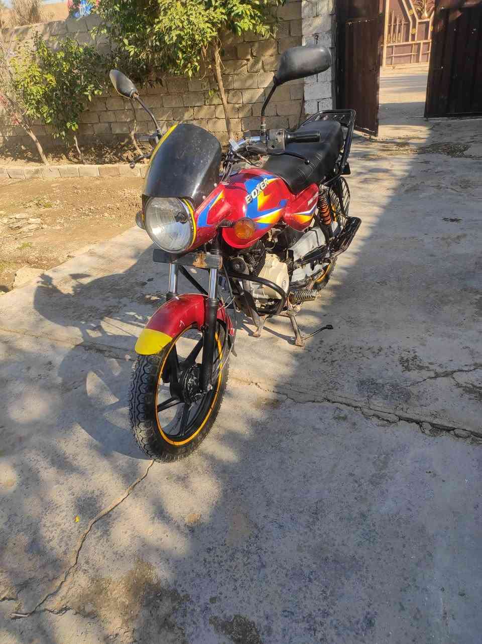 بوكسر مديل 19 البيع  
المكان خان بني سعد 
السعر 700 وبيها مجال 
للرقم ***********
