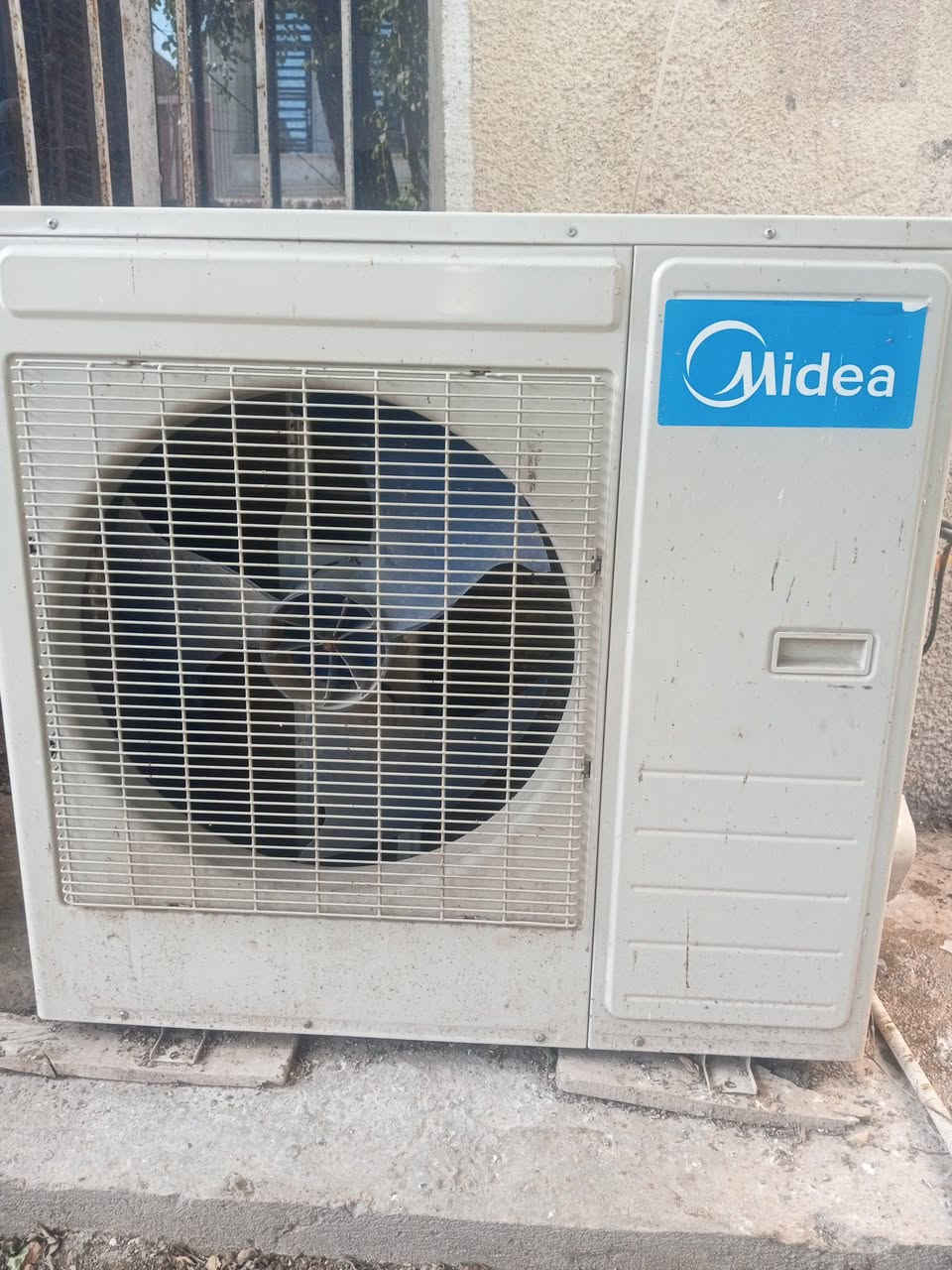 فني تكييف وتبريد
وصيانه كافه انواع 
السبالت جداري كنتوري 
كاسيت
*********** يوجد وات ساب
