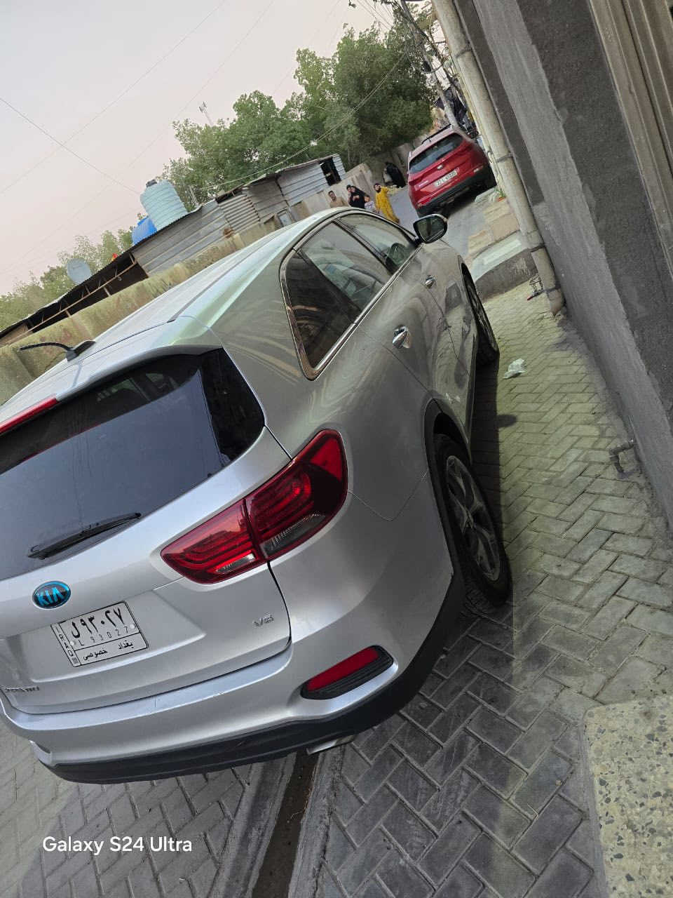 سورنتو امريكي موديل ٢٠ حادثهة كما موضح بالسونار لا تبديل ولا صبغ السعر ٢٠٠ وبيهة مجال العنوان والرقم بغداد 
المواصفات ٦ سلندر ٧ راكب  @للتواصل *********** يوجد واتساب
