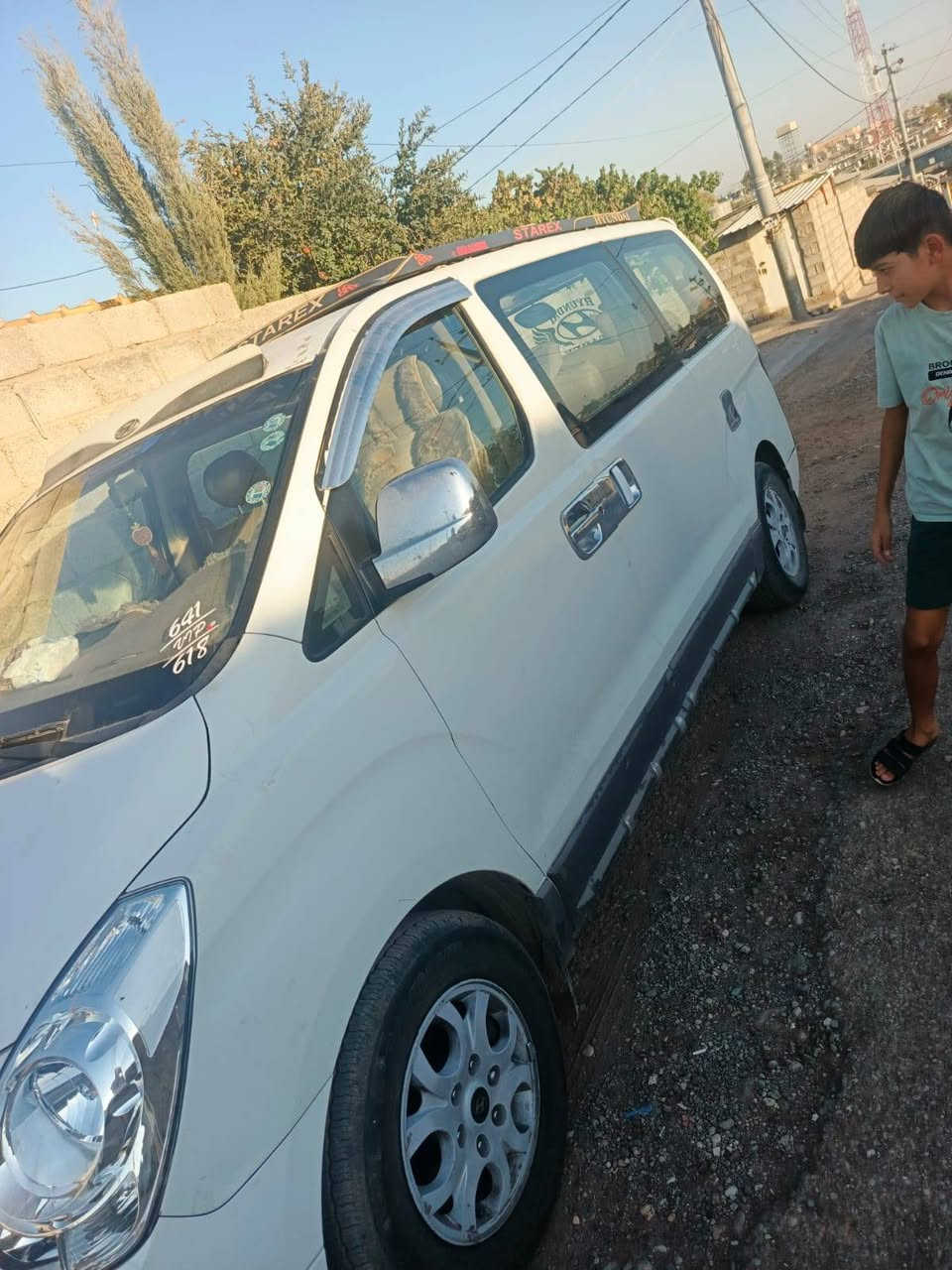 ستاركس 
🚐 للبيع | هيونداي ستاركس 2009 ديزل أوتوماتيك
✅ التيربو جديد.
✅ المحرك مجفّت.
✅ تايرات جديدة.
✅ رقم اربيل خصوصي.
✅ السيارة فيها 3 قطع صبغ بدون دواخل.
✅ تحتاج فقط تجليد الكراسي. 
✅ الدعامة الأمامية بشرط.
✅ والباقي كله قدام العيون والفحص خير دليل.
📍الموقع: أربيل.
💰 السعر: (170)فيها مجال. 
📞 للاستفسار التواصل على الخاص أو الاتصال.
***********
