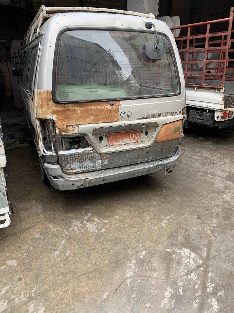 السلام عليكم للبيع فتون الوان موديل 2011 ابيع كوم حديد مصفره غرامات ورعيه موجود السعر 17 وبيه مجال ***********
