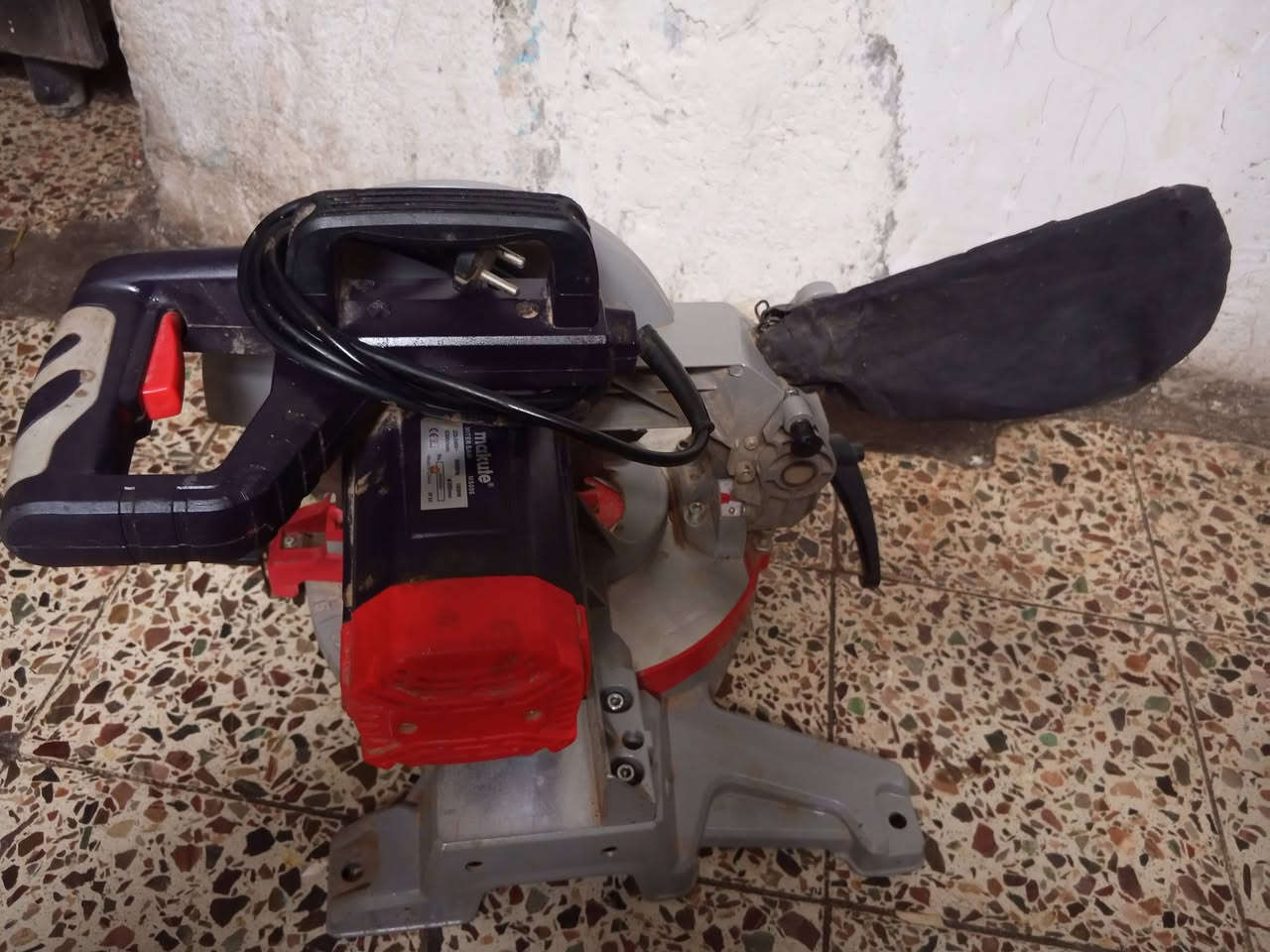 السلام عليكم كتر منشار اخو الجديد الحجم الكبير سعره ٧٥قفل المكان جميلة ***********
